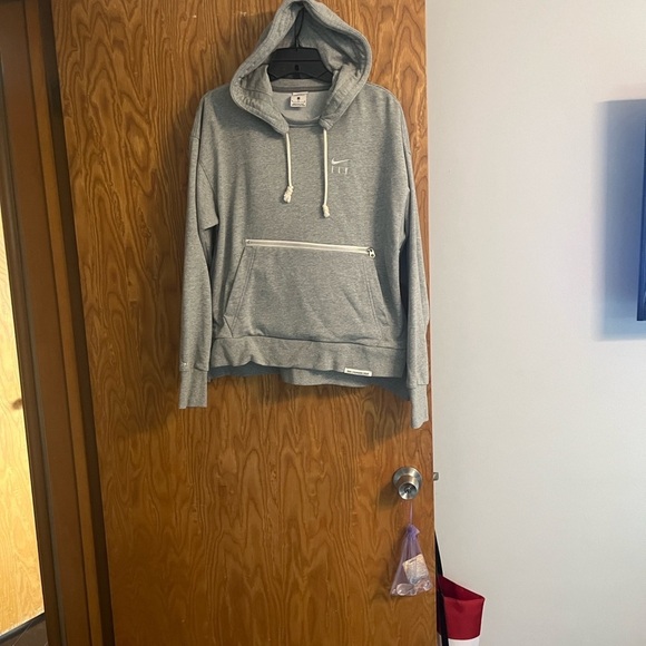 Nike Tops - Nike Fly Women's Dri-Fit Gray 3 Pocket Front Hoodie Size Medium